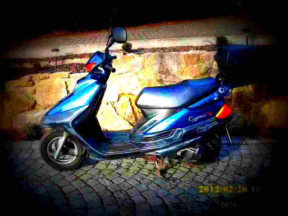 Yamaha XC 125 TR Cygnus 1998 4 motorbike A4 Photo Print