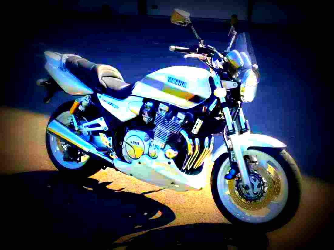Yamaha XJR 1300 2000 5 motorbike A4 Photo Print