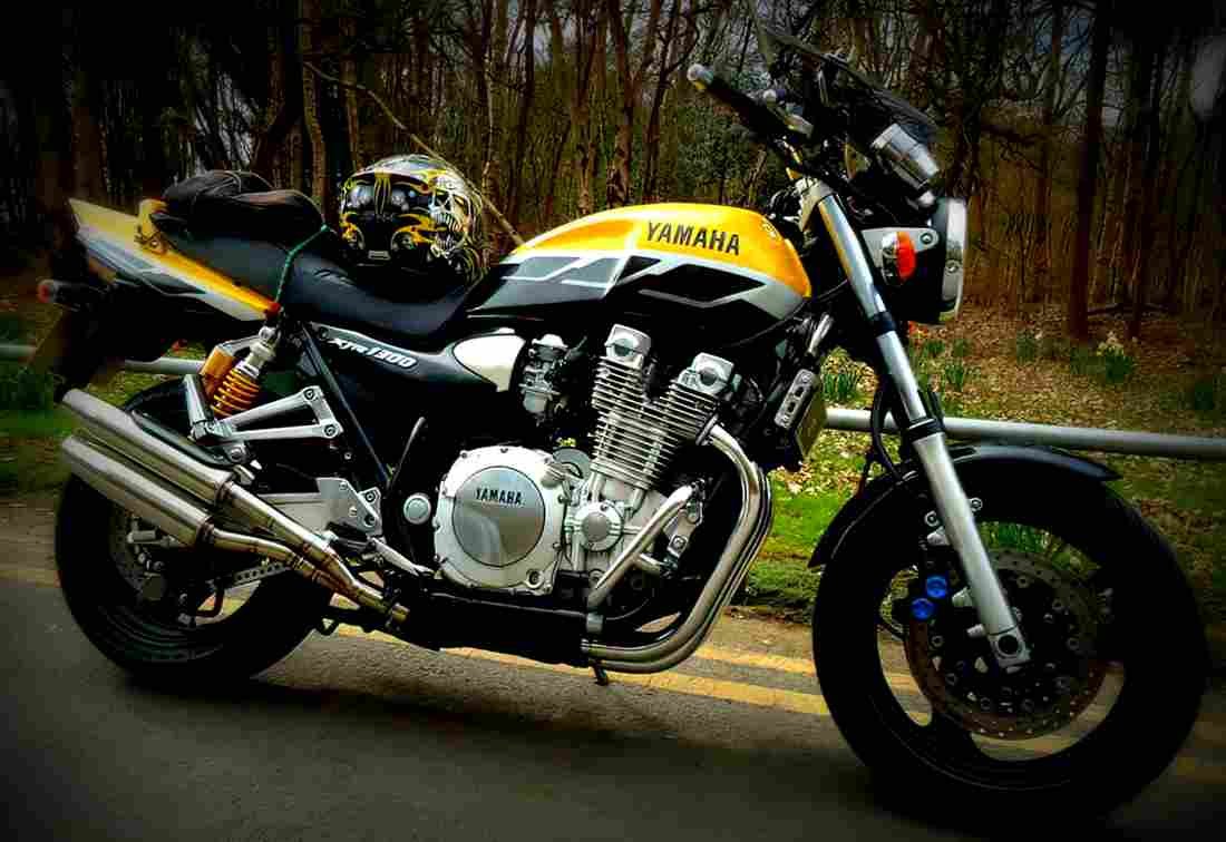 Yamaha XJR1300 2017 2 motorbike A4 Photo Print