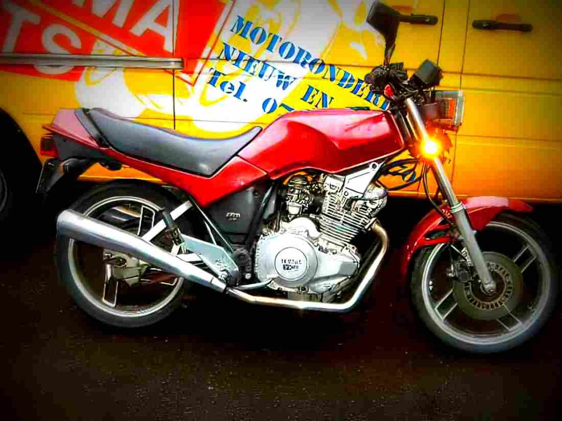 Yamaha XS 400 DOHC 1990 6 motorbike A4 Photo Print