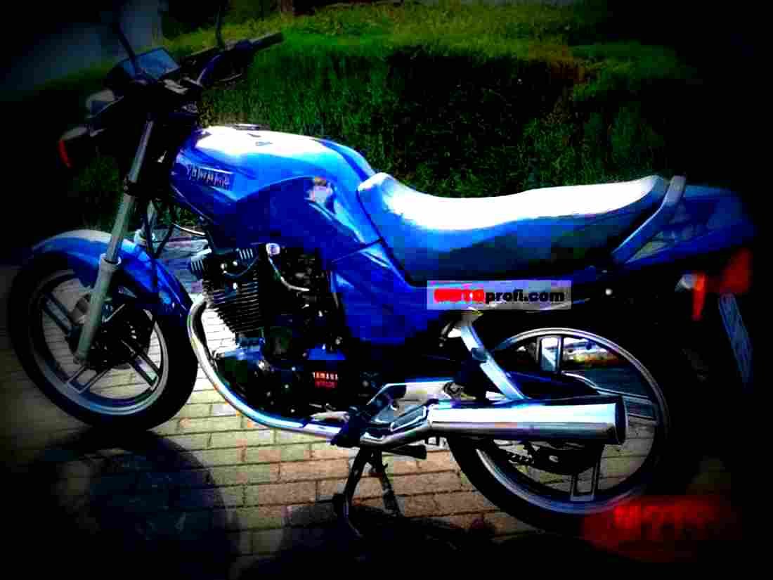 Yamaha XS 400 DOHC (reduced effect) 1987 4 motorbike A4 Photo Print