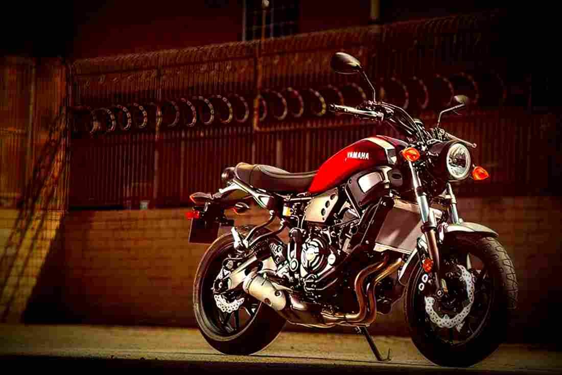 Yamaha XSR700 2018 2 motorbike A4 Photo Print