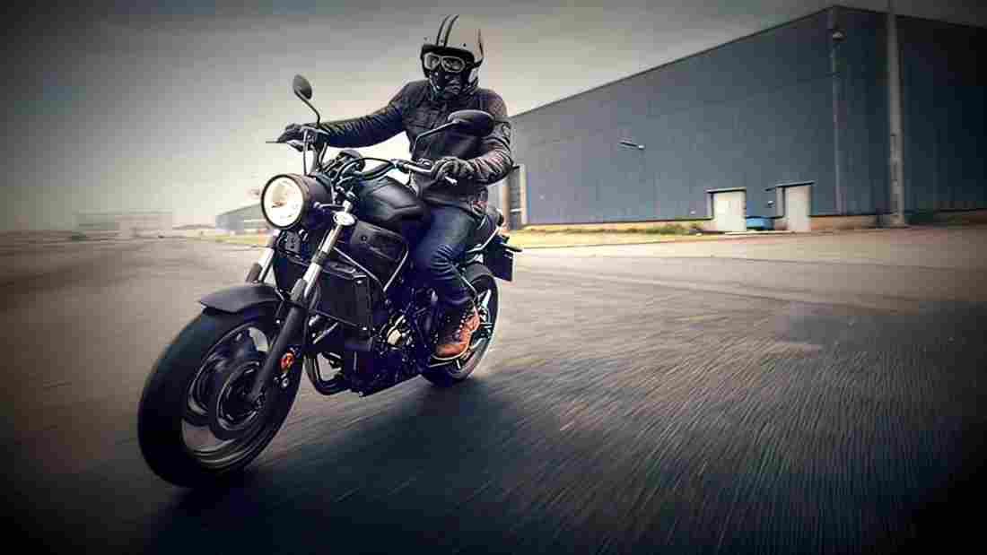 Yamaha XSR700LA 2018 1 motorbike A4 Photo Print