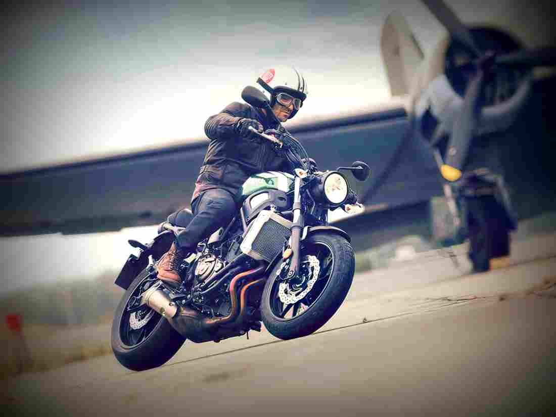 Yamaha XSR700LA 2018 4 motorbike A4 Photo Print