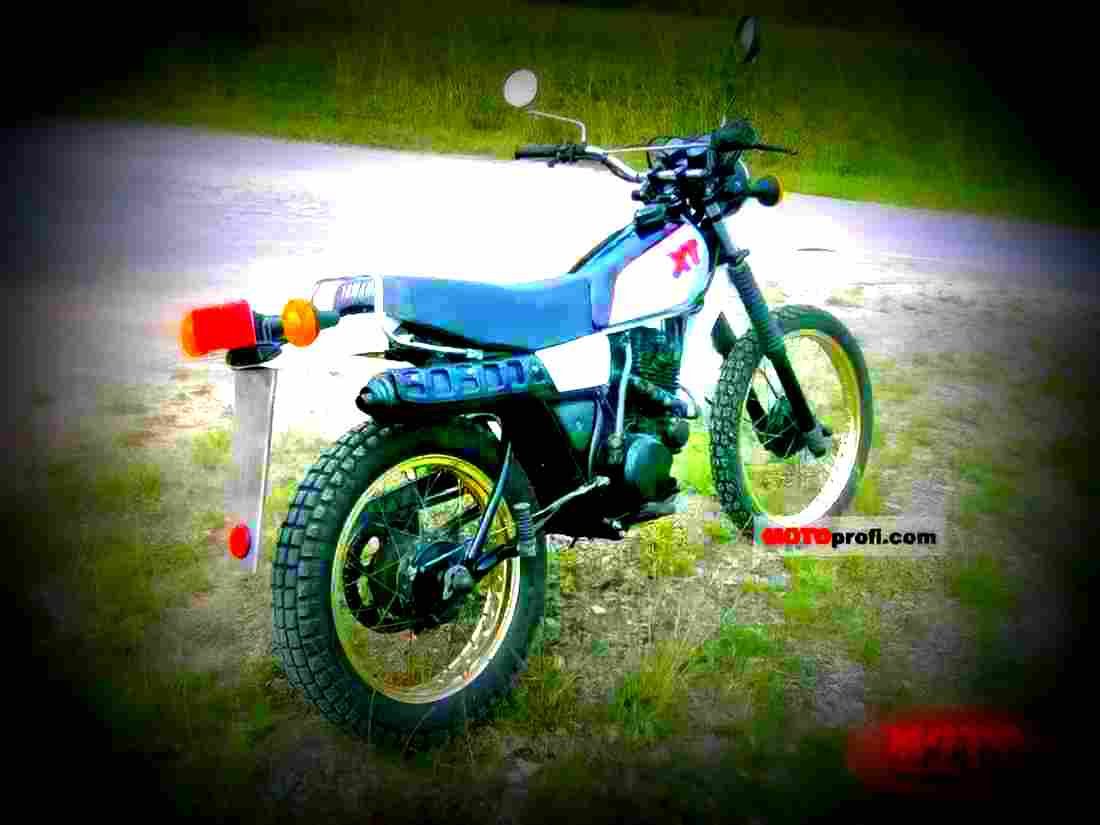 Yamaha XT 250 1986 1 motorbike A4 Photo Print