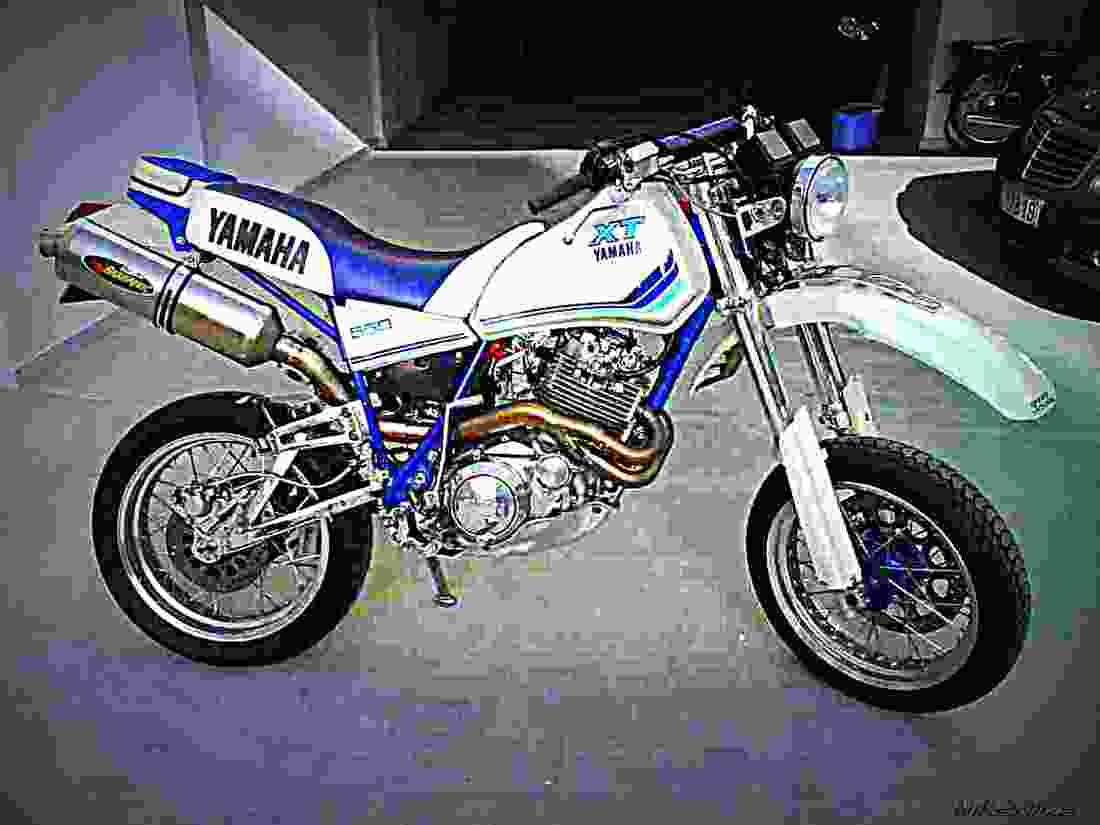 Yamaha XT 550 (reduced effect) 1982 1 motorbike A4 Photo Print