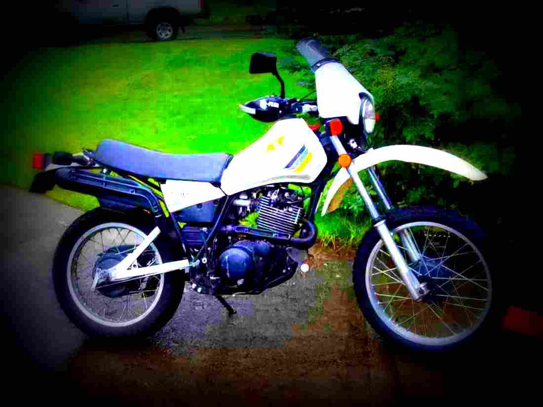 Yamaha XT 550 (reduced effect) 1983 2 motorbike A4 Photo Print