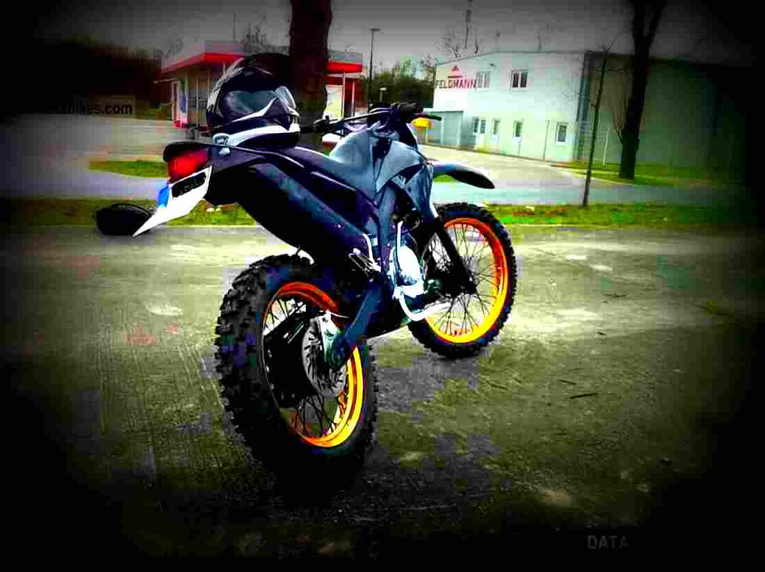 Yamaha XT125 R XT125 R 2 motorbike A4 Photo Print