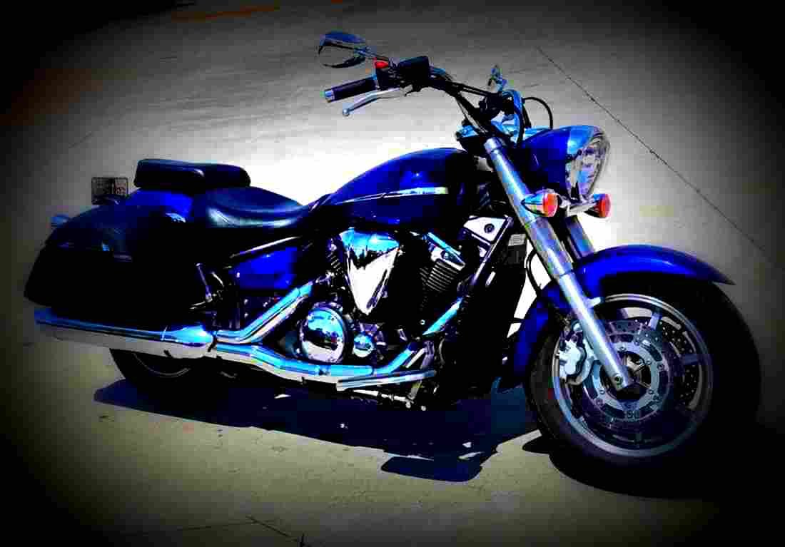 Yamaha XVS 1300A 2009 1 motorbike A4 Photo Print