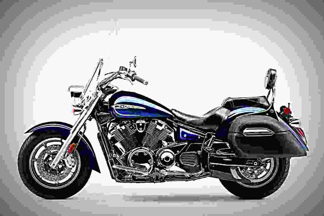 Yamaha XVS1300 A 2018 2 motorbike A4 Photo Print