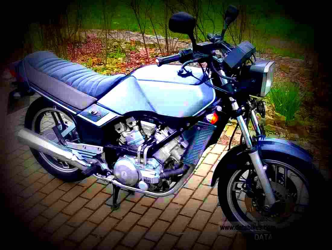 Yamaha XZ 550 1983 1 motorbike A4 Photo Print