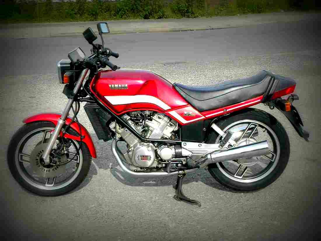 Yamaha XZ 550 1986 4 motorbike A4 Photo Print