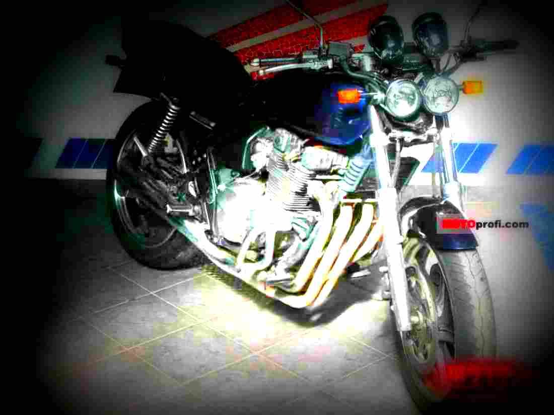 Yamaha XZ 550 (reduced effect) 1982 6 motorbike A4 Photo Print