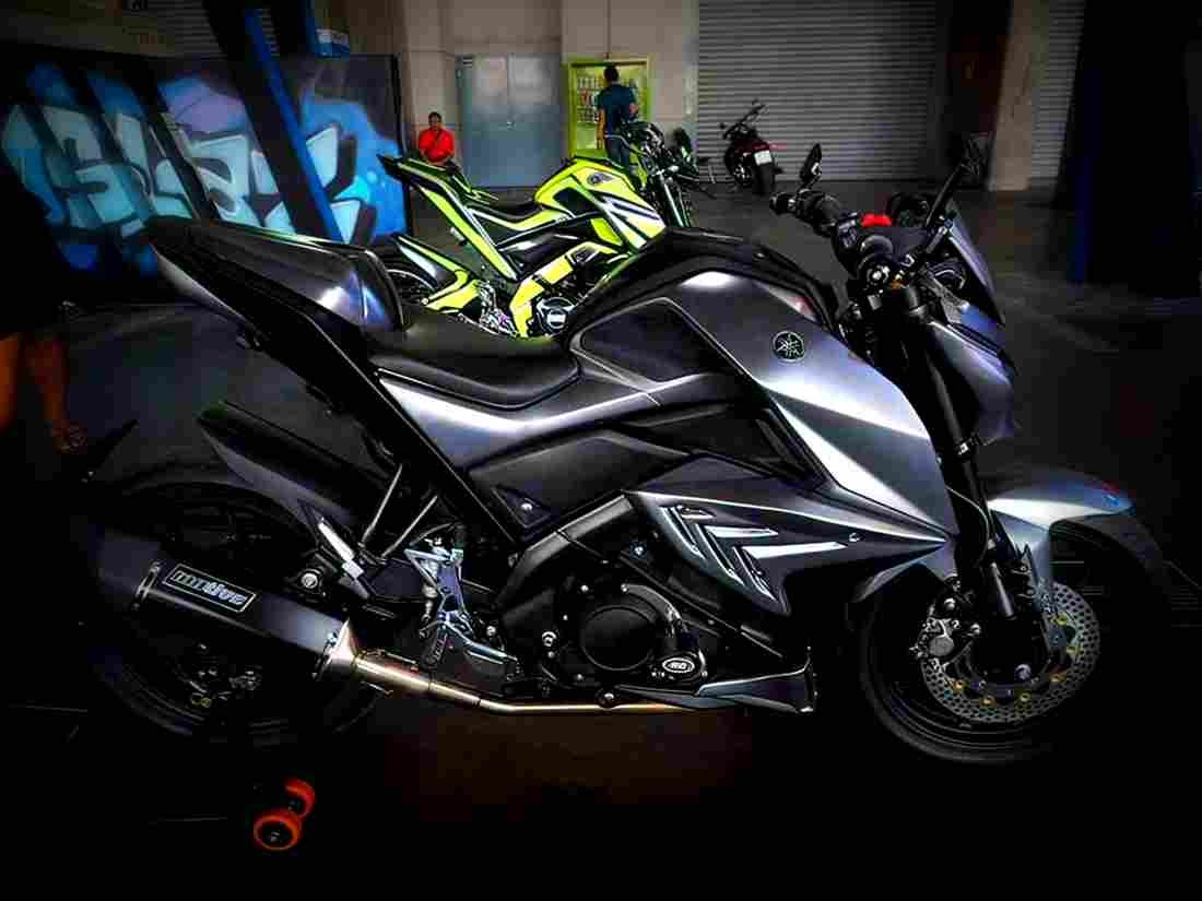 Yamaha Xabre 2018 3 motorbike A4 Photo Print