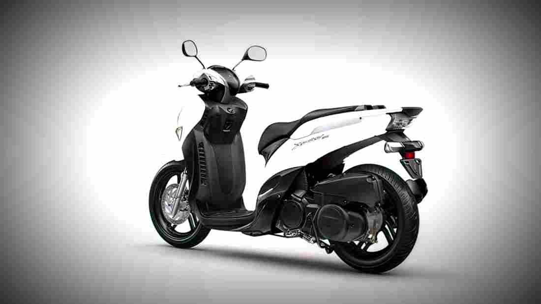 Yamaha Xenter 150 2017 4 motorbike A4 Photo Print