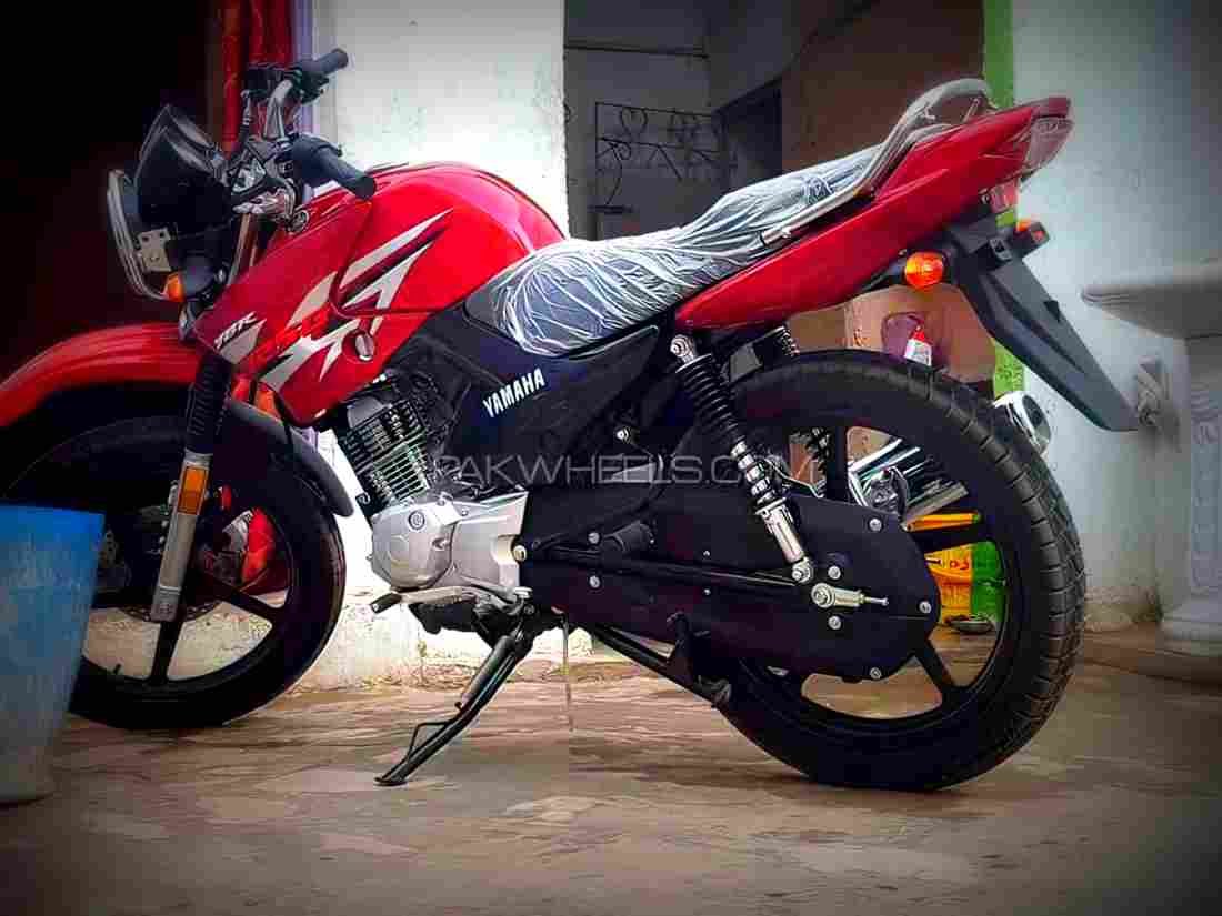 Yamaha YBR 110 2017 1 motorbike A4 Photo Print