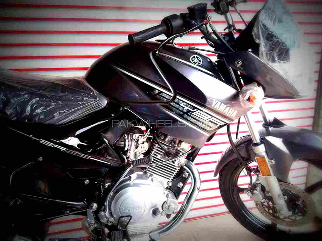 Yamaha YBR 110 2017 3 motorbike A4 Photo Print