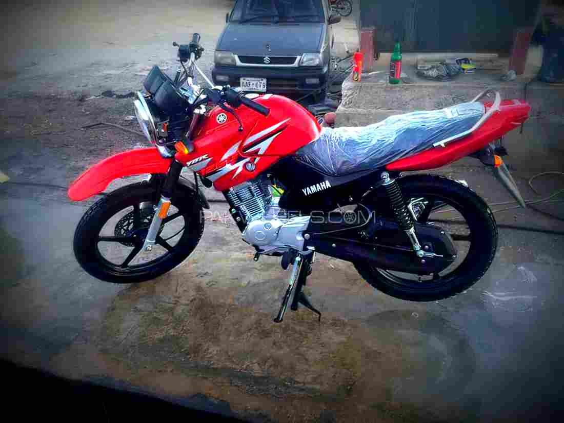 Yamaha YBR 110 2017 4 motorbike A4 Photo Print