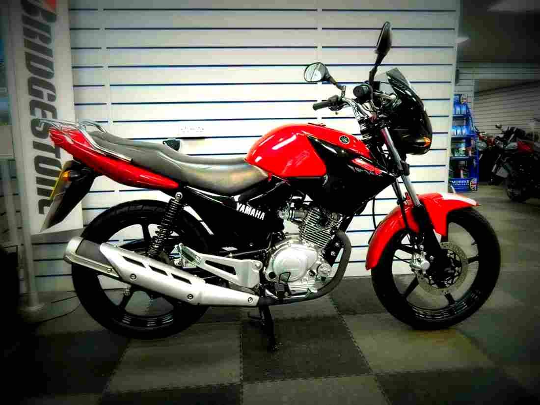 Yamaha YBR125 2018 1 motorbike A4 Photo Print