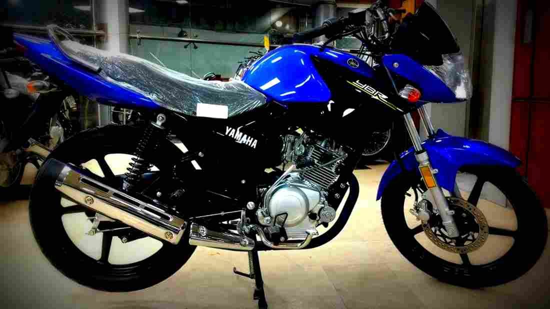 Yamaha YBR125 2018 4 motorbike A4 Photo Print