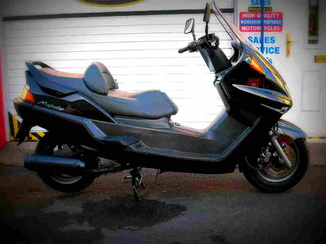 Yamaha YP 250 1997 1 motorbike A4 Photo Print