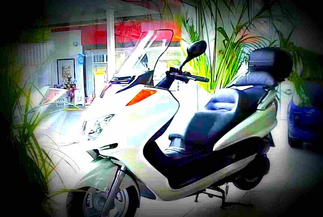 Yamaha YP 250 1997 5 motorbike A4 Photo Print