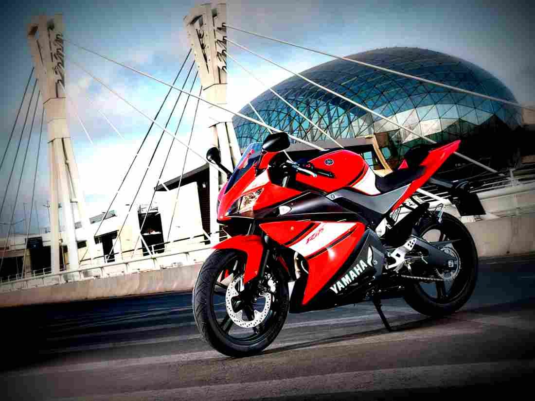 Yamaha YZF R125 125 5 motorbike A4 Photo Print