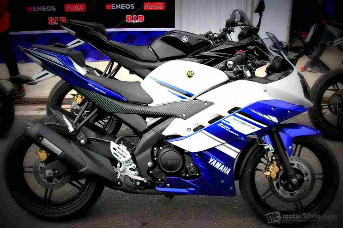 Yamaha YZF R15 YZF R15 3 motorbike A4 Photo Print