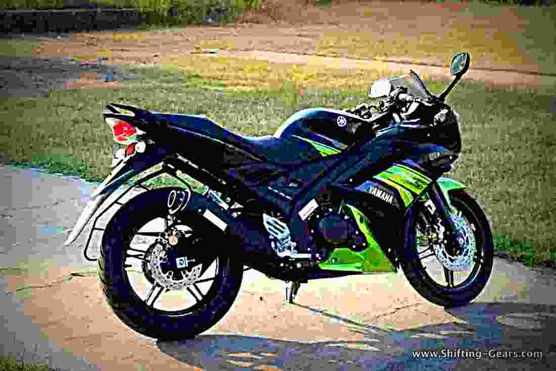 Yamaha YZF R15s 2017 2 motorbike A4 Photo Print