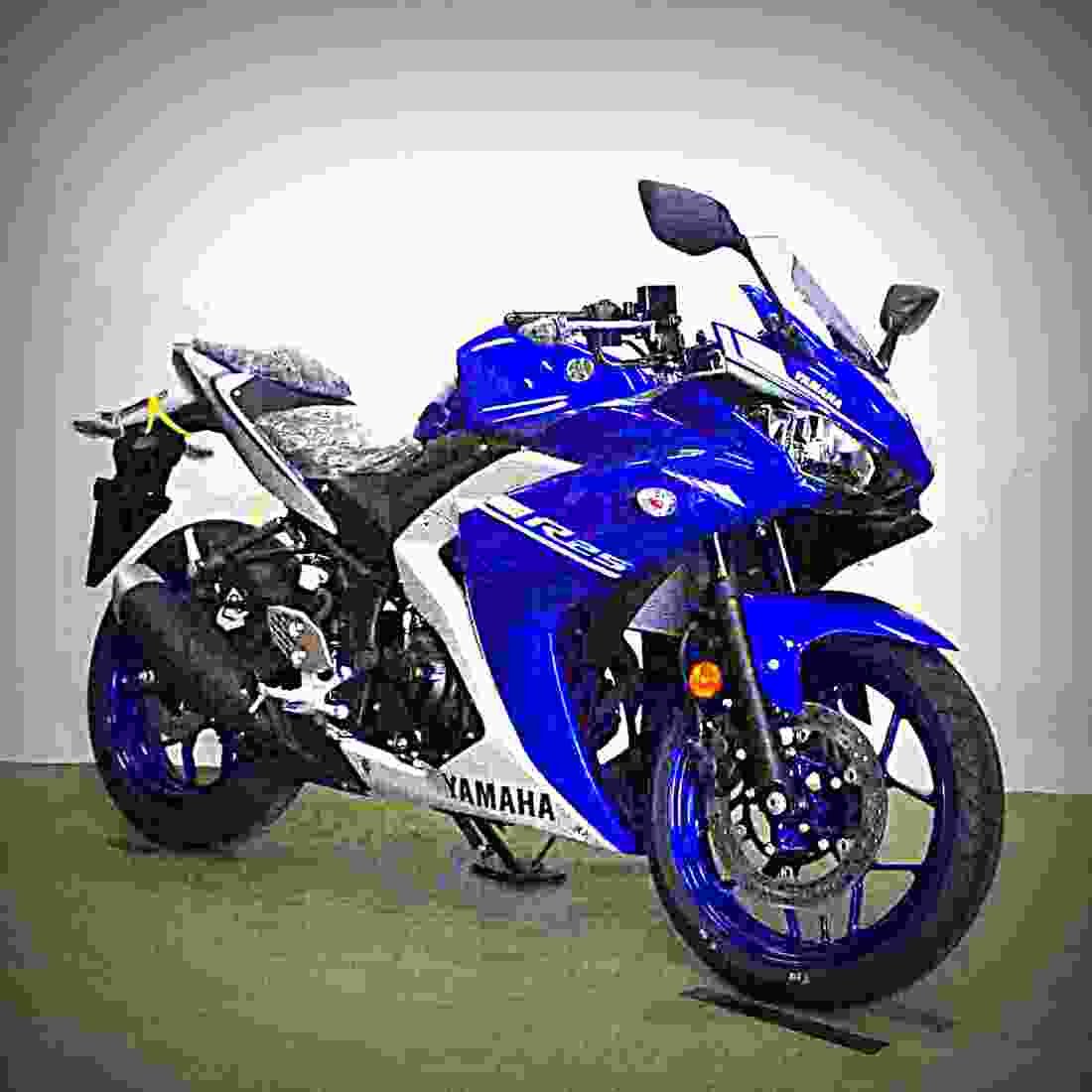 Yamaha YZF R25 2017 3 motorbike A4 Photo Print