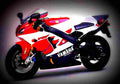 Yamaha YZF R7 2001 3 motorbike A4 Photo Print