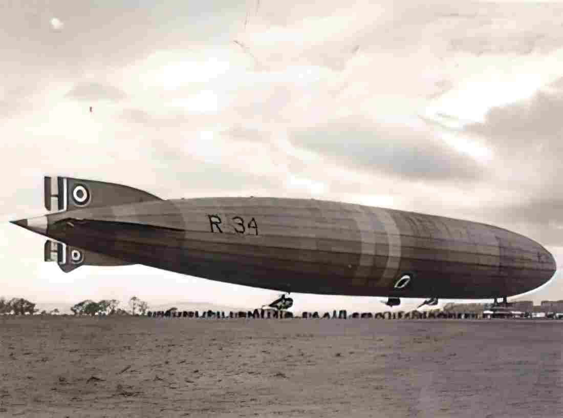 Zeppelin Airship 040 A4 Photo Print