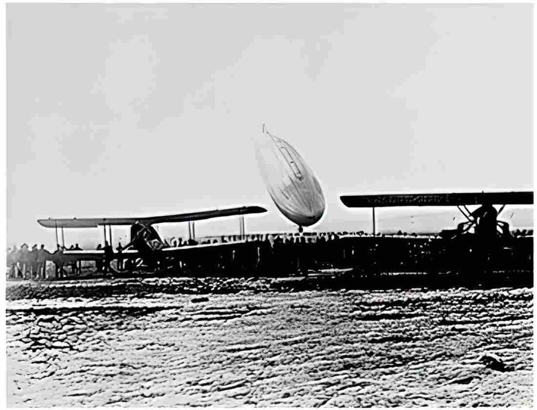 Zeppelin Airship 046 A4 Photo Print
