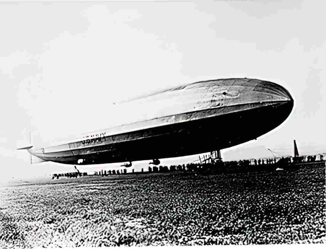 Zeppelin Airship 047 A4 Photo Print