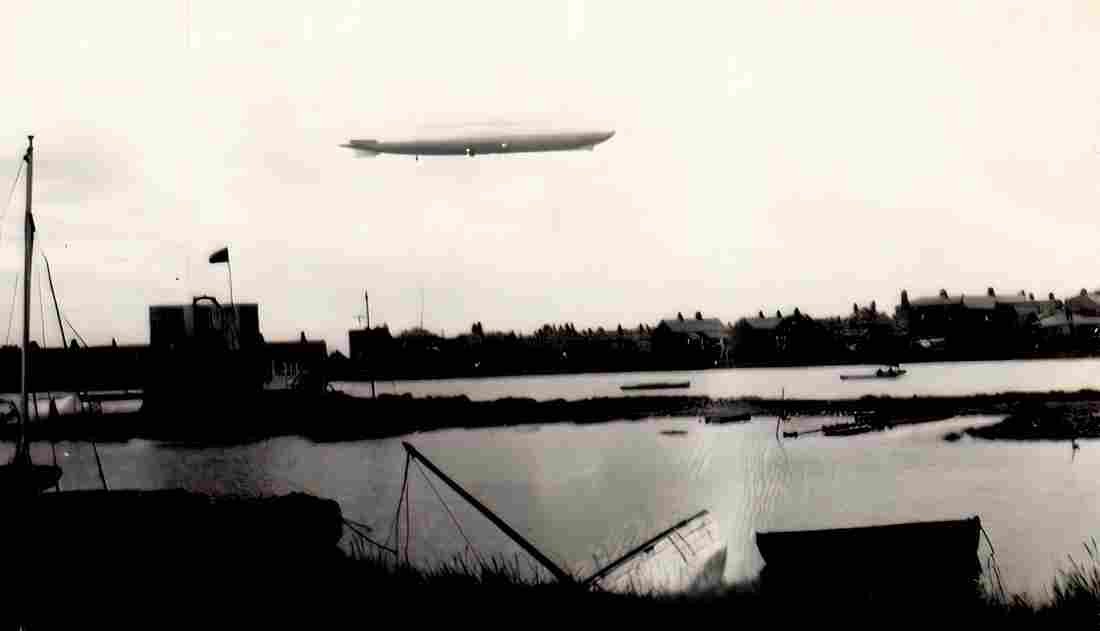 Zeppelin Airship 200 A4 Photo Print