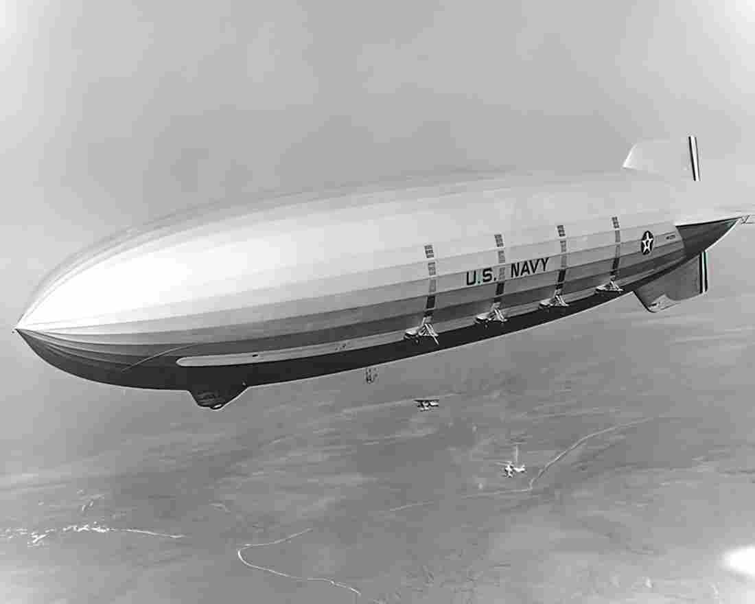 Zeppelin Airship 282 A4 Photo Print