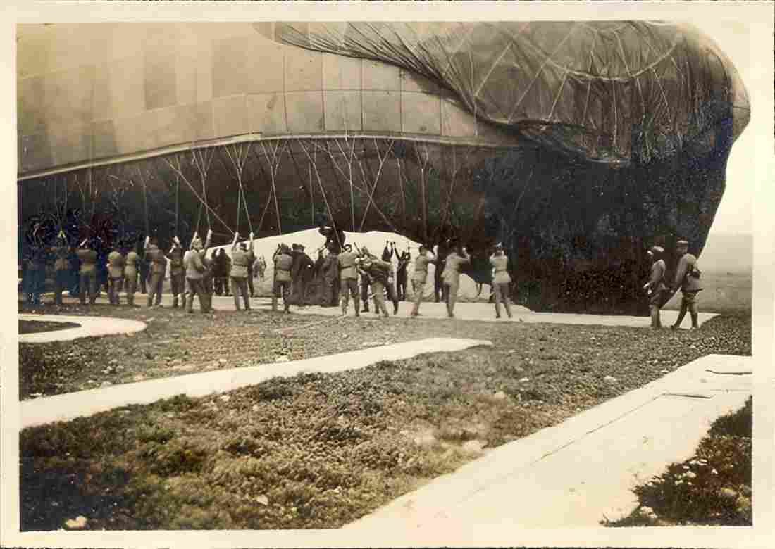 Zeppelin Airship 318 A4 Photo Print