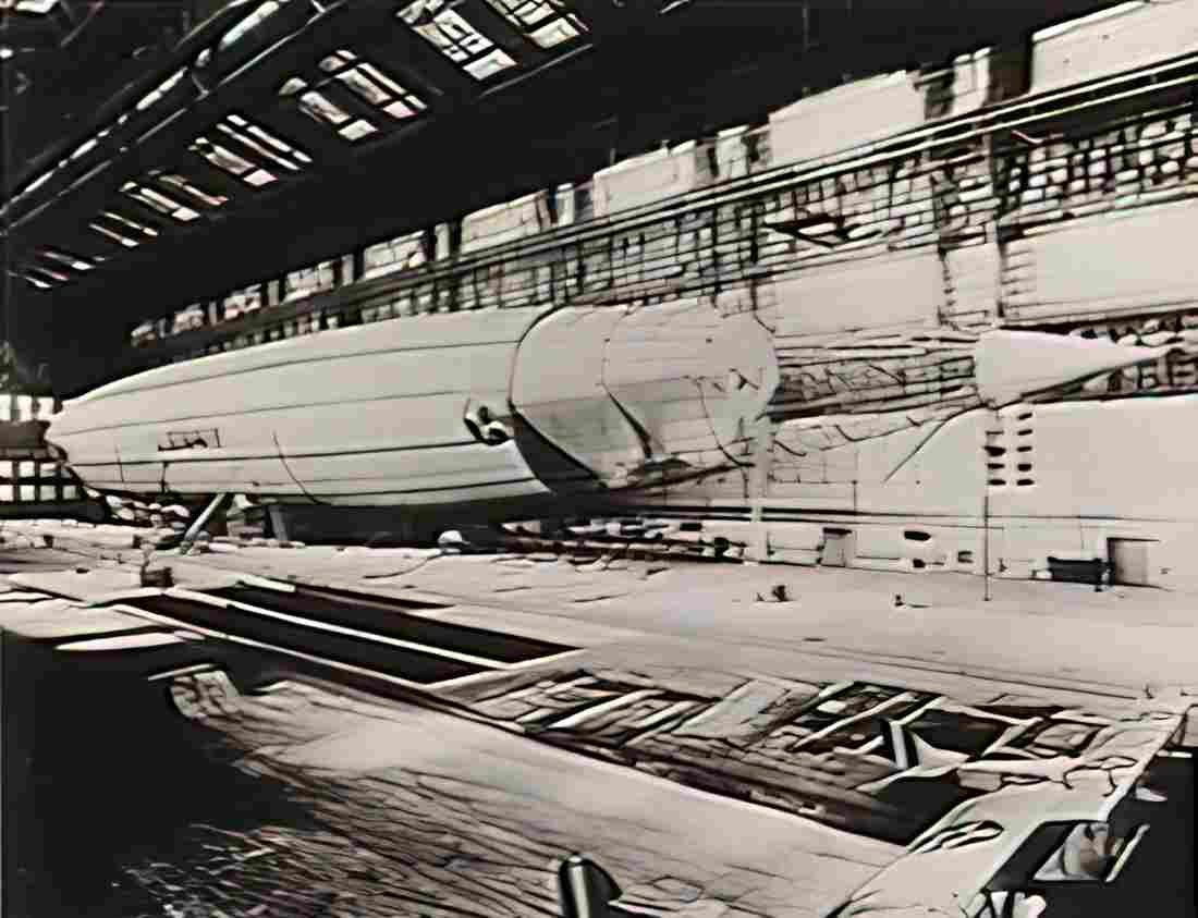 Zeppelin Airship 33 A4 Photo Print