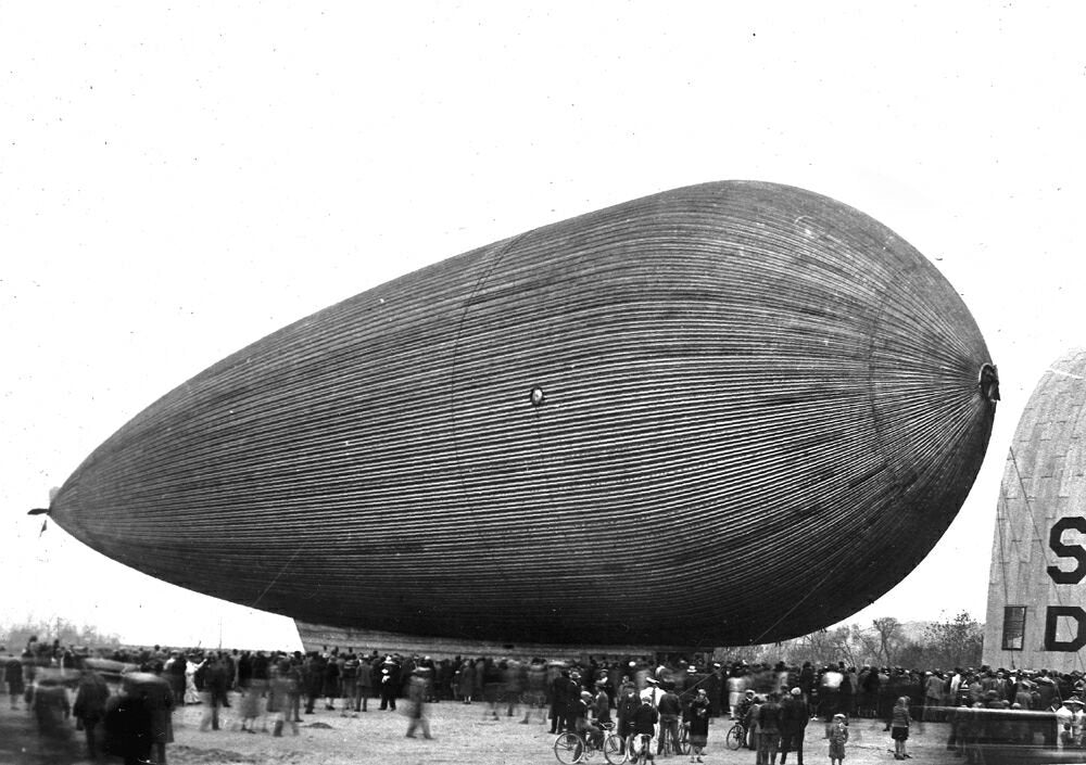 Zeppelin Airship 567 A4 Photo Print