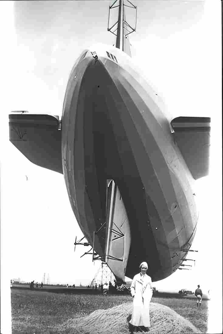 Zeppelin Airship 579 A4 Photo Print