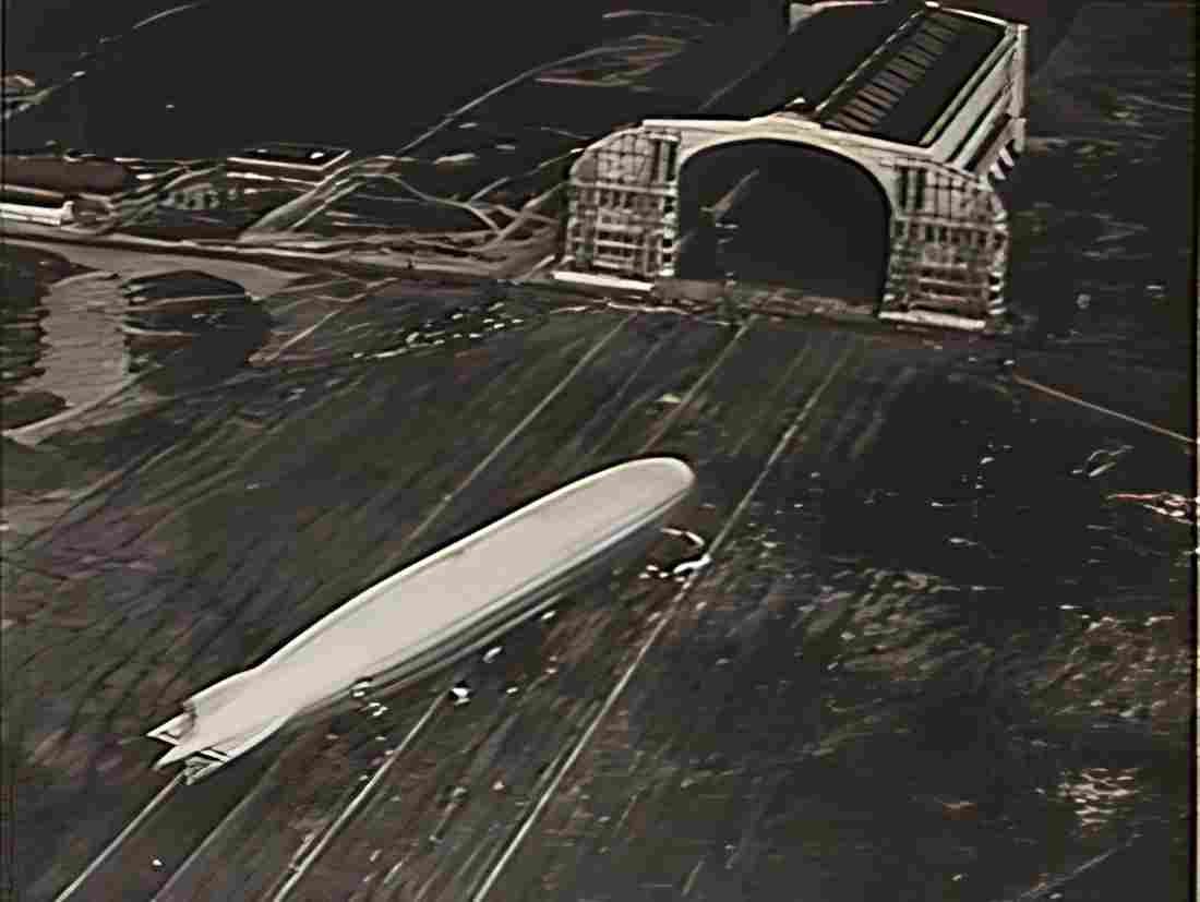 Zeppelin Airship 585 A4 Photo Print