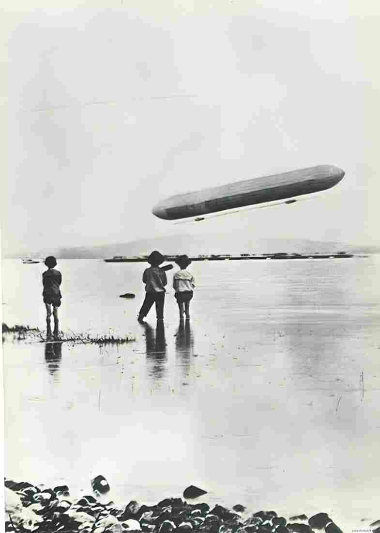 Zeppelin Airship 594 A4 Photo Print