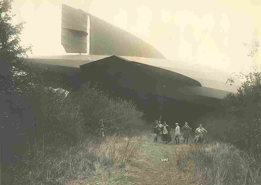 Zeppelin Airship 595 A4 Photo Print