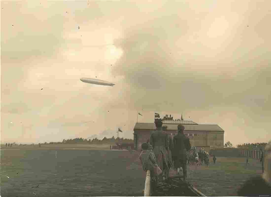 Zeppelin Airship 598 A4 Photo Print