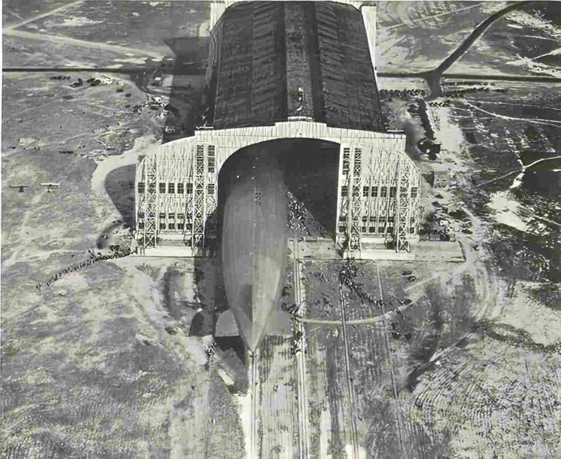 Zeppelin Airship 610 A4 Photo Print