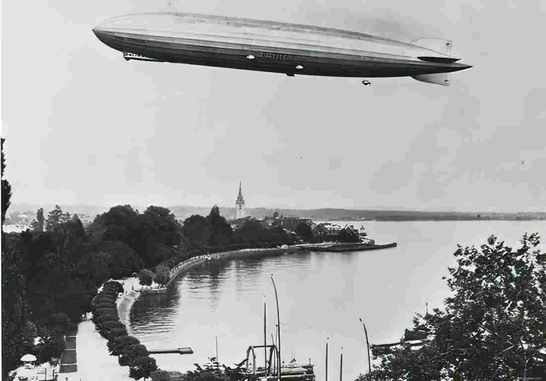 Zeppelin Airship 611 A4 Photo Print