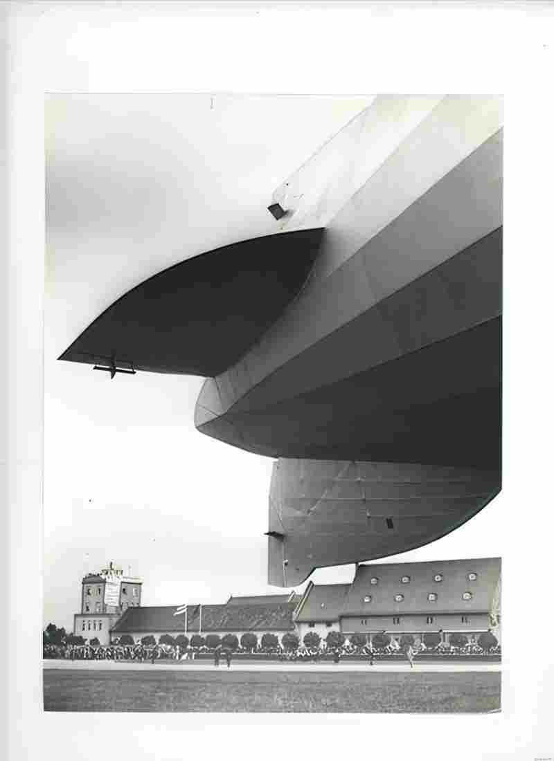 Zeppelin Airship 627 A4 Photo Print