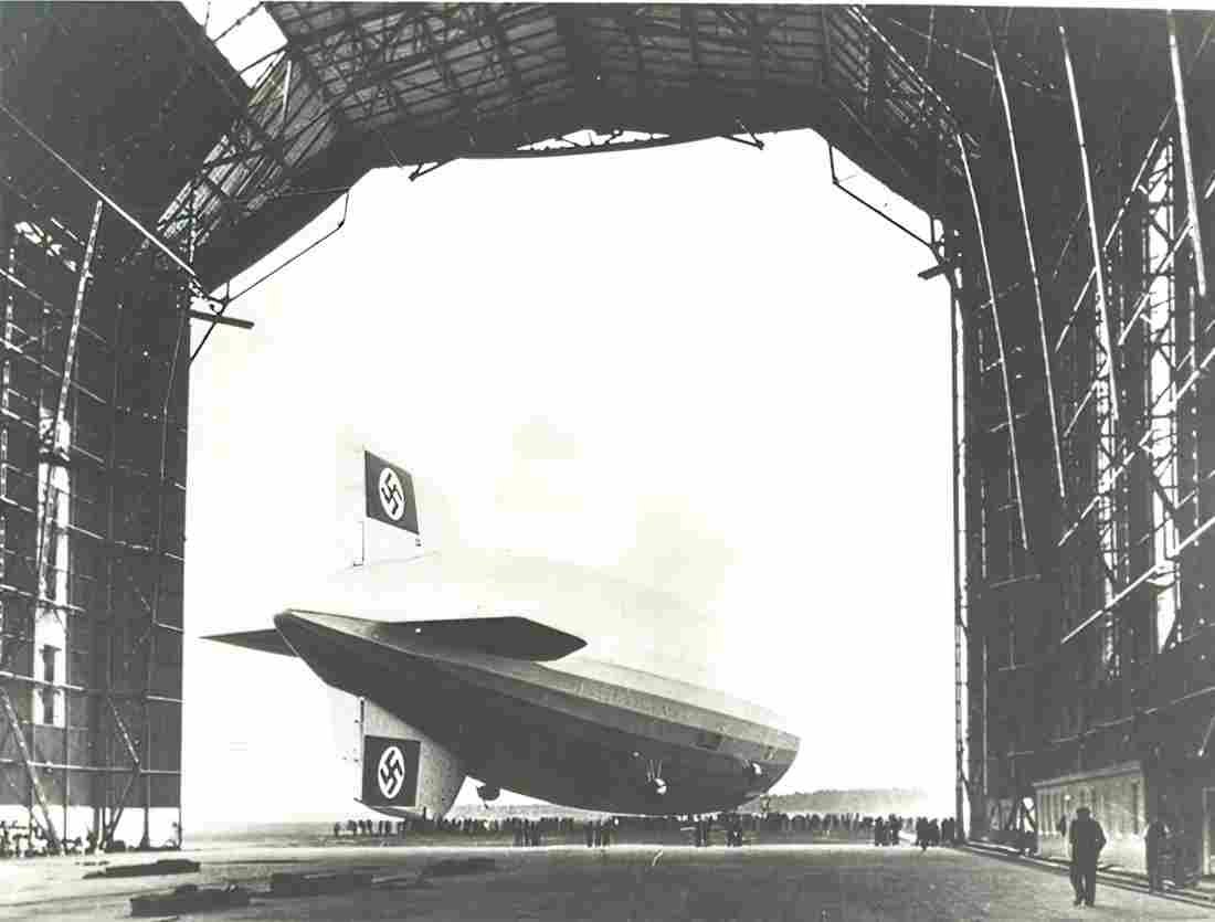 Zeppelin Airship 632 A4 Photo Print