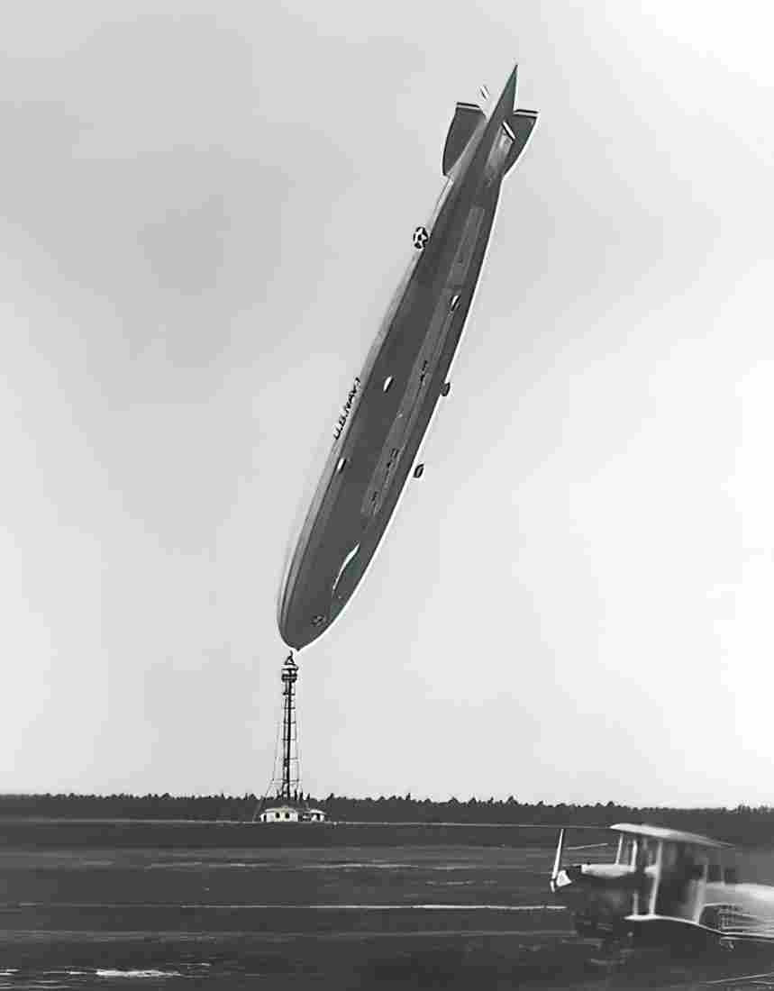 Zeppelin Airship 642 A4 Photo Print
