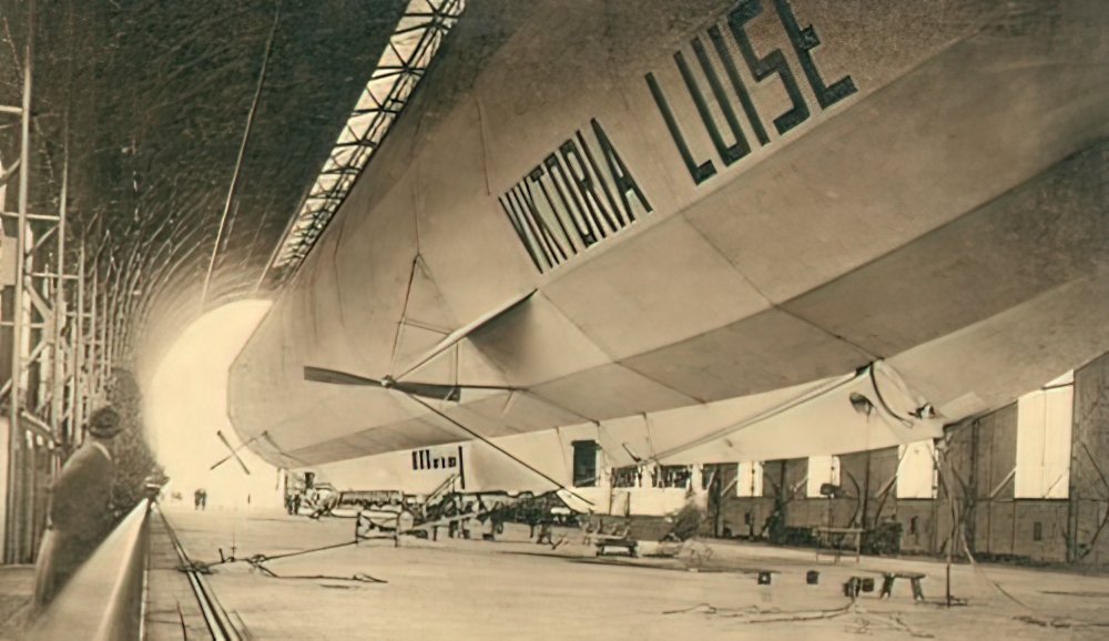 Zeppelin Airship 652 A4 Photo Print